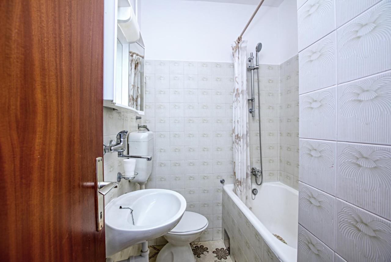 Apartments And Rooms By The Sea Tisno, Murter - 5128 외부 사진